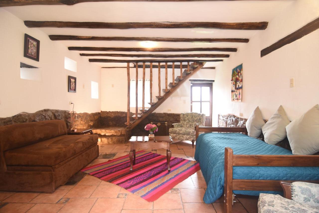 Lizzy Wasi Urubamba Hotel Exterior photo