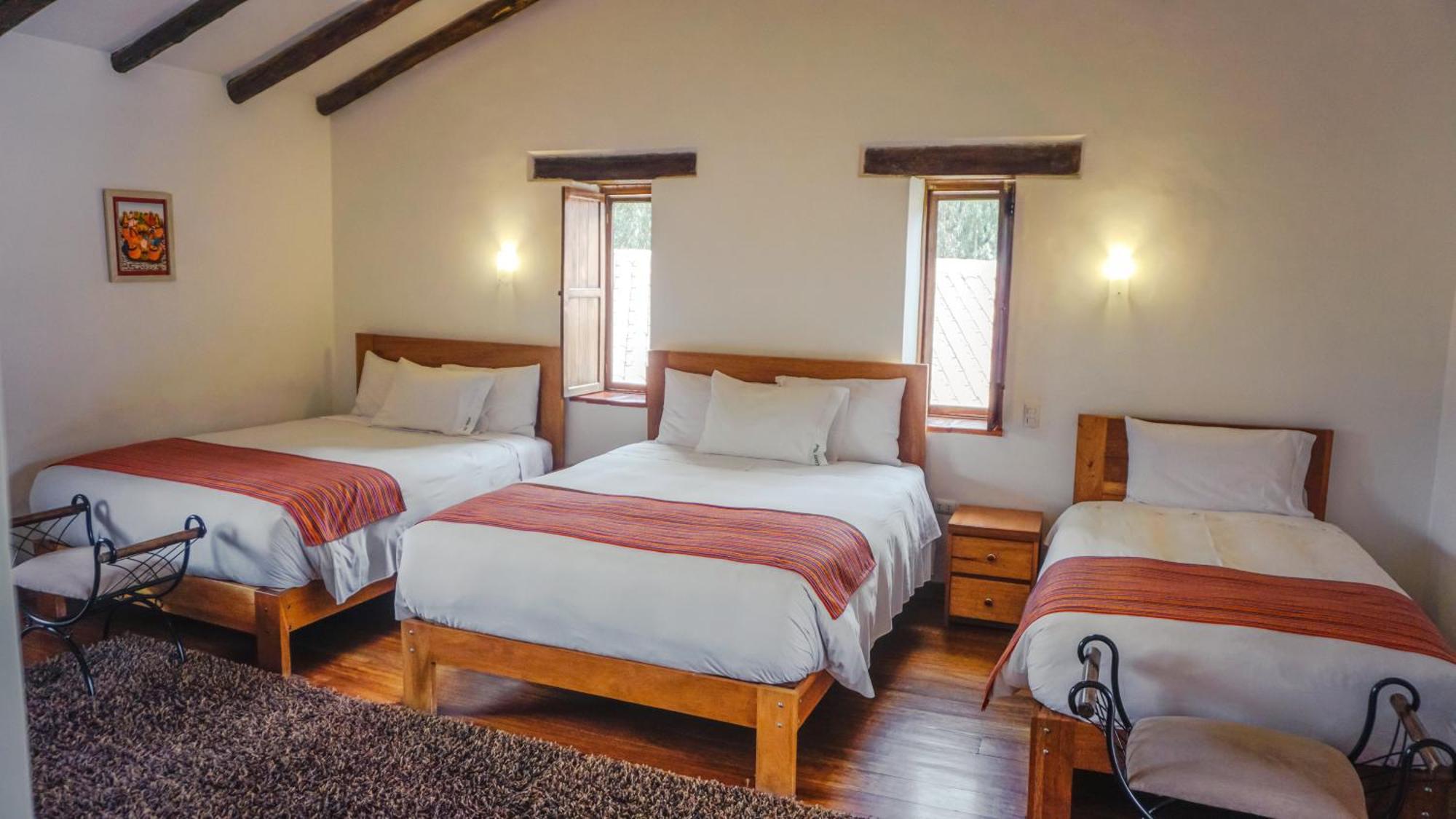 Lizzy Wasi Urubamba Hotel Exterior photo