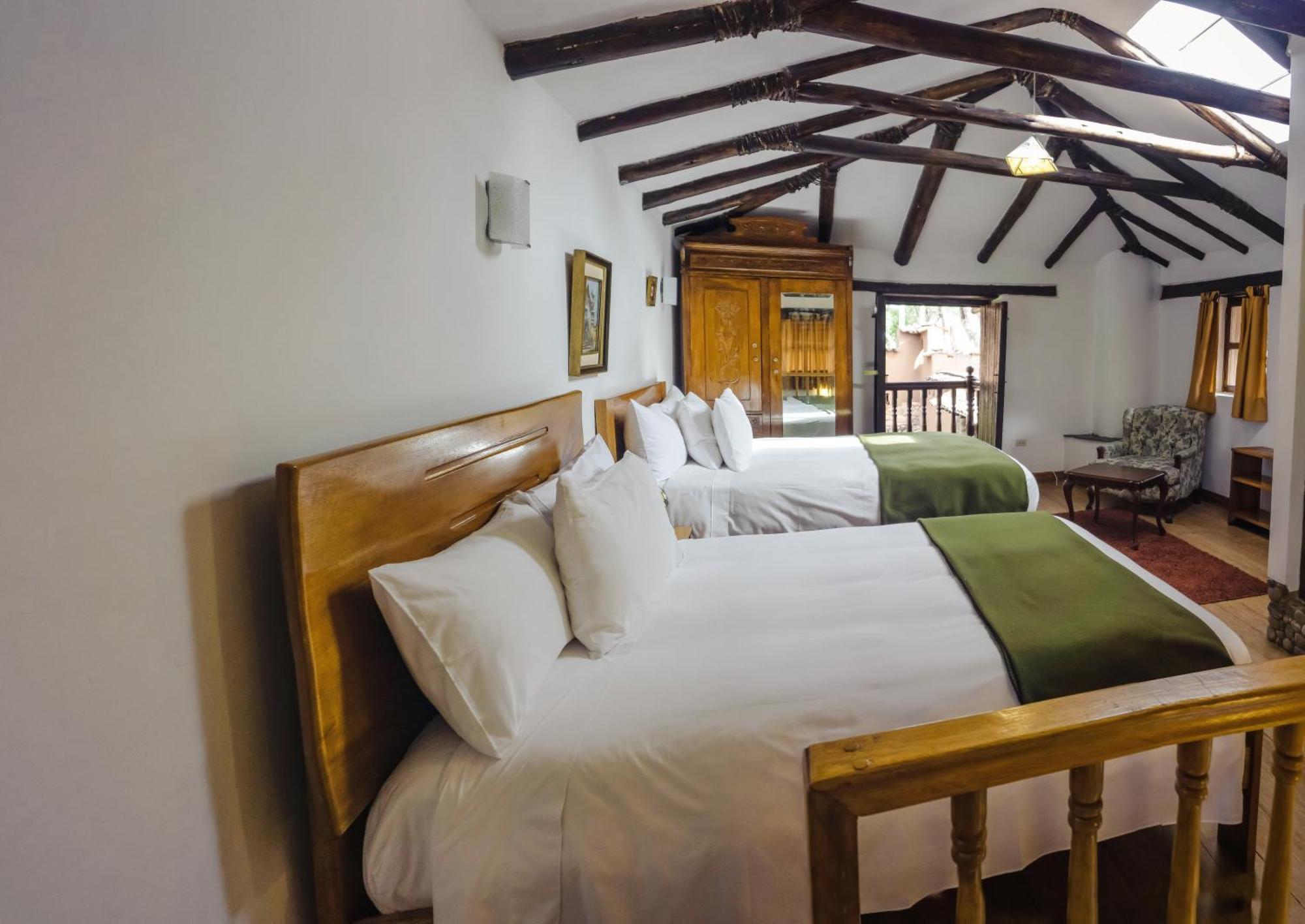 Lizzy Wasi Urubamba Hotel Exterior photo