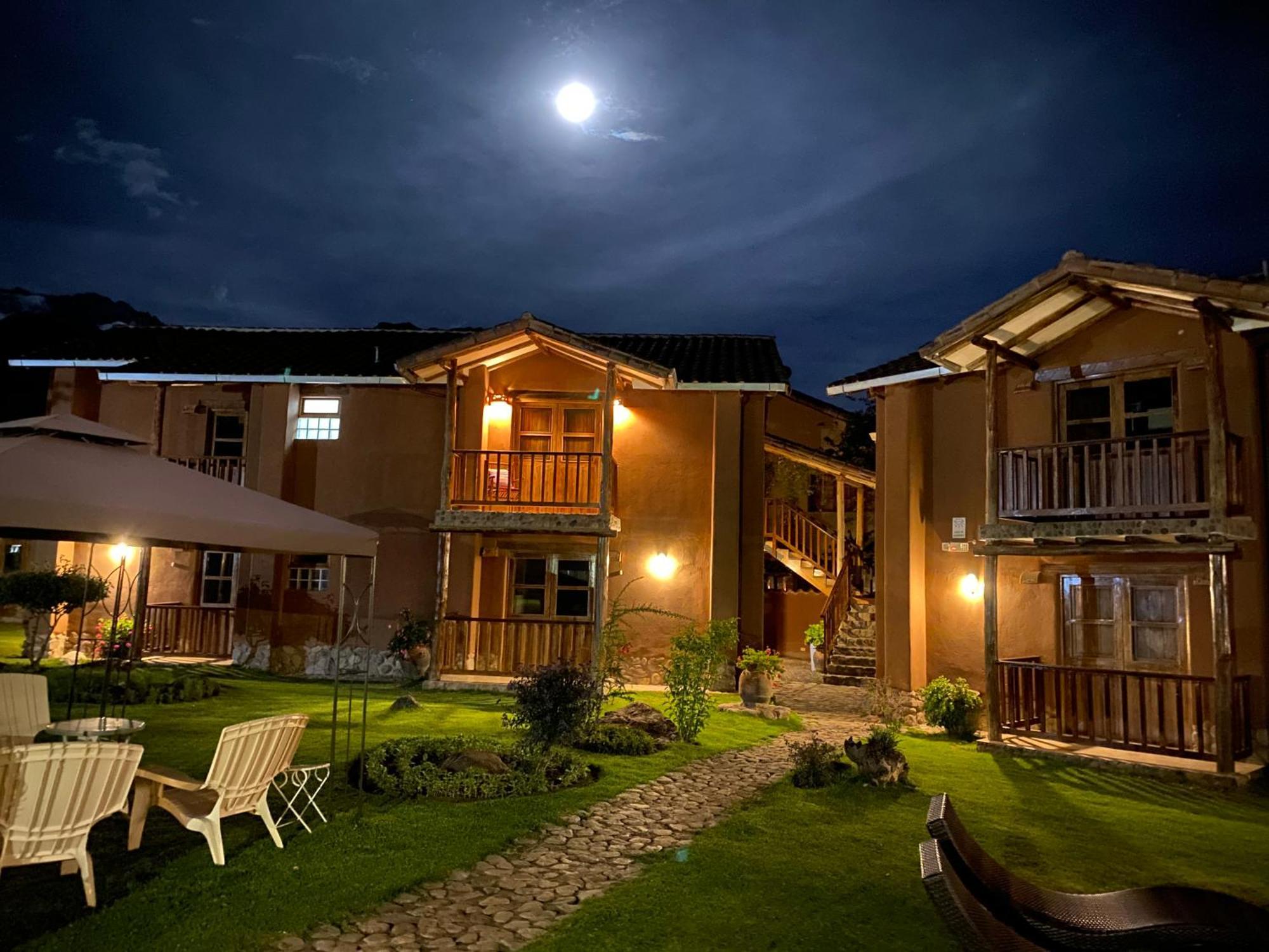 Lizzy Wasi Urubamba Hotel Exterior photo