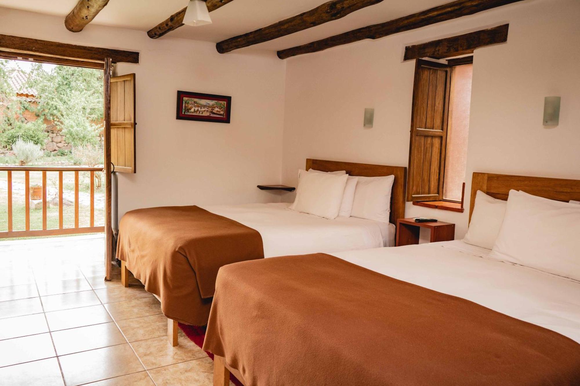 Lizzy Wasi Urubamba Hotel Exterior photo