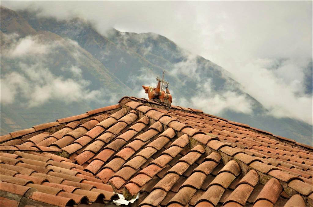 Lizzy Wasi Urubamba Hotel Exterior photo