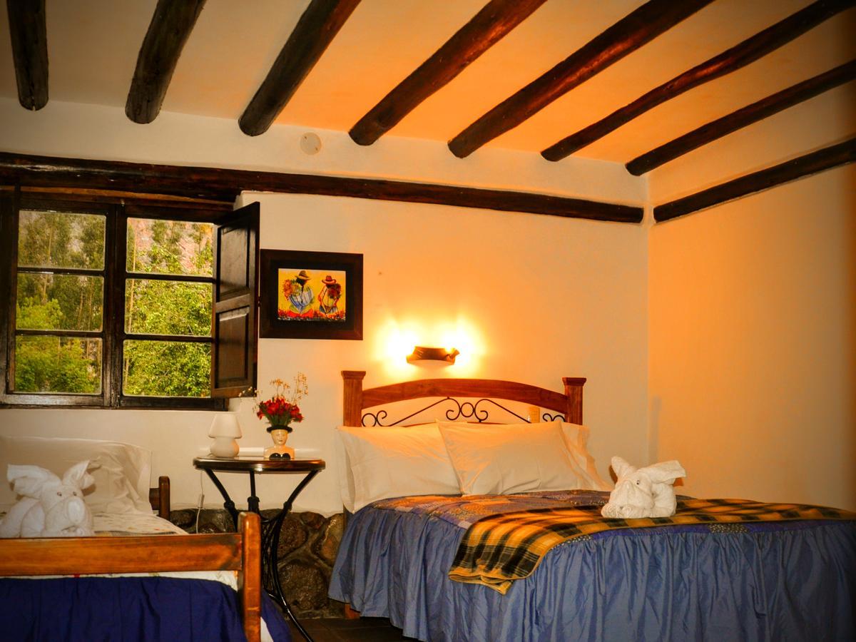 Lizzy Wasi Urubamba Hotel Exterior photo