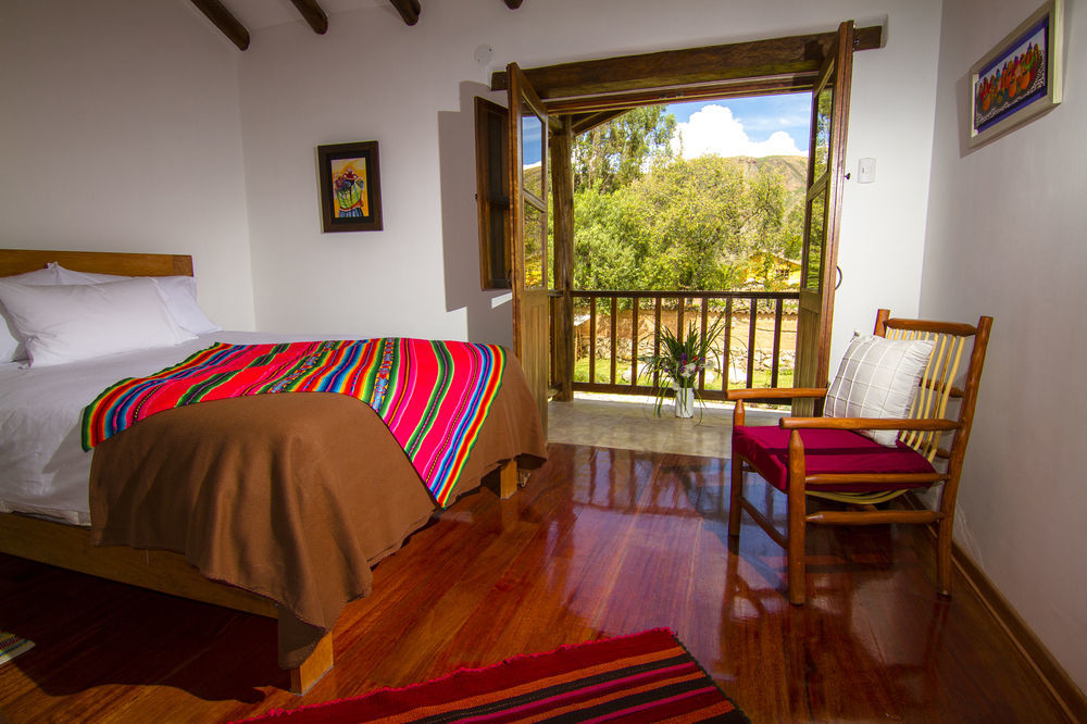 Lizzy Wasi Urubamba Hotel Exterior photo