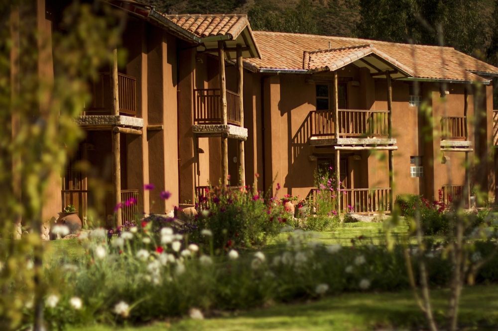 Lizzy Wasi Urubamba Hotel Exterior photo