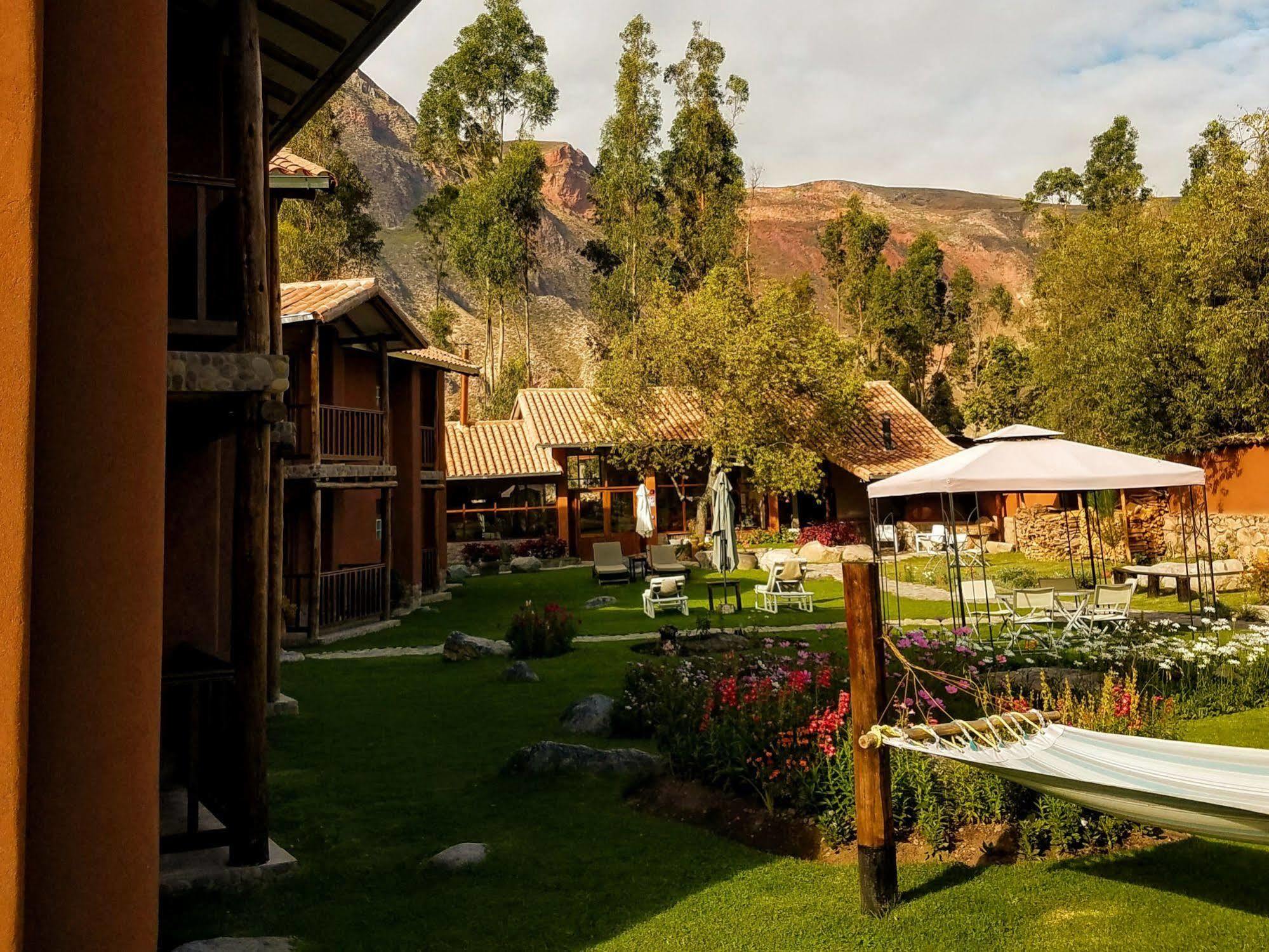 Lizzy Wasi Urubamba Hotel Exterior photo